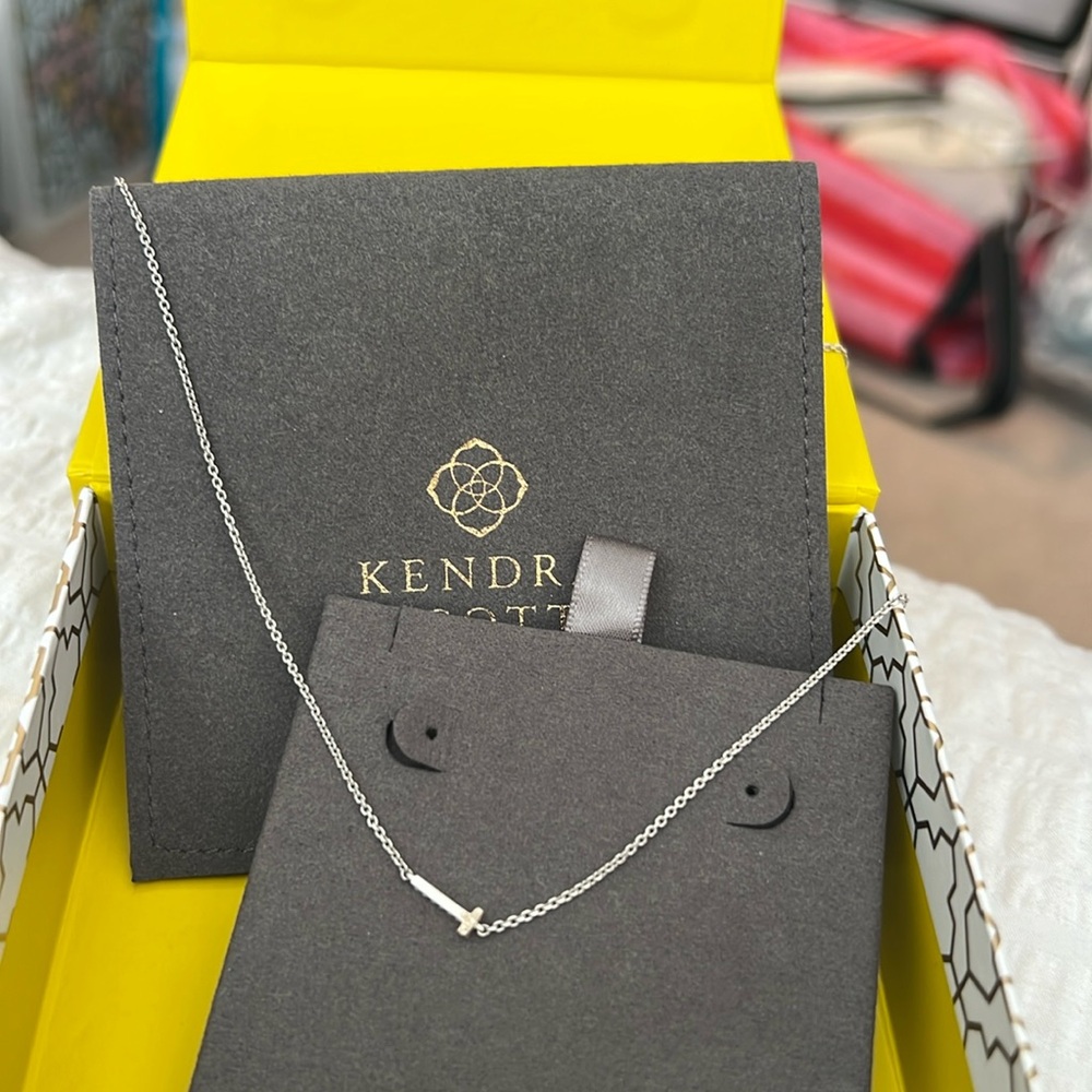 Kendra Scott “T” necklace sterling silver
